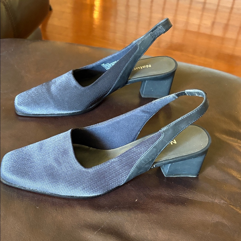 Naturalizer Women's Janice Navy Fabric Slingback Heels - Picture 4 of 5